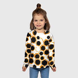 Лонгслив детский Чёрно-жёлтые шестиугольники на белом фоне, цвет: 3D-принт — фото 2