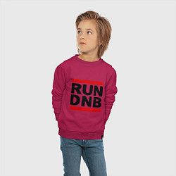 Свитшот хлопковый детский RUN DNB, цвет: маджента — фото 2