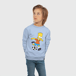 Свитшот хлопковый детский Барт Симпсон бьёт по футбольному мячу, цвет: мягкое небо — фото 2