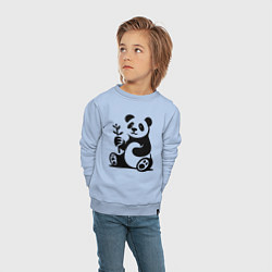 Свитшот хлопковый детский Сидящая панда с бамбуком в лапе, цвет: мягкое небо — фото 2