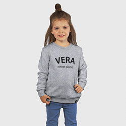 Свитшот хлопковый детский Vera never alone - motto, цвет: меланж — фото 2