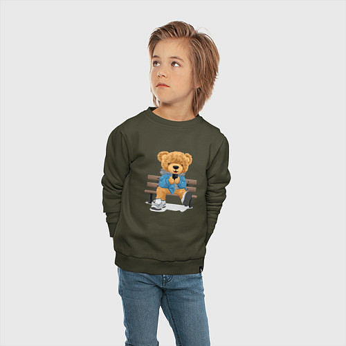 Детский свитшот Плюшевый медведь на скамейке / Хаки – фото 4