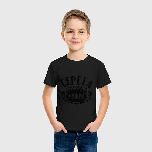 Детская футболка Серёга настоящий мужик / Черный – фото 3