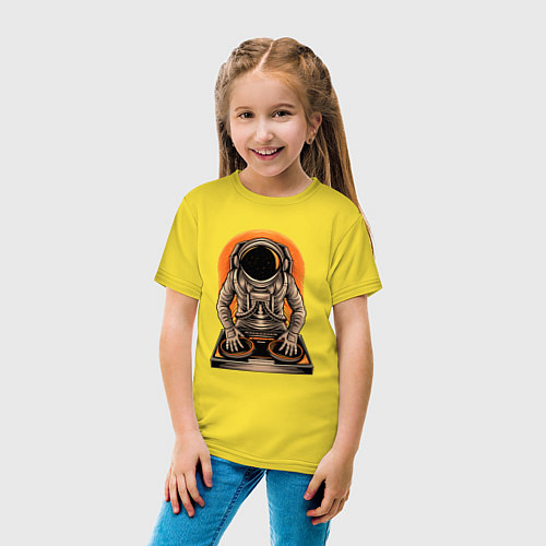 Детская футболка Космонавт диджей - cosmo DJ / Желтый – фото 4
