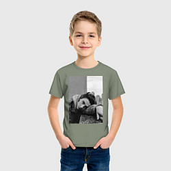 Футболка хлопковая детская Шаламе черно белое фото на фоне города, цвет: авокадо — фото 2