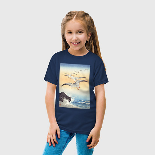 Детская футболка Five Seagulls Above Turbulent Sea / Тёмно-синий – фото 4