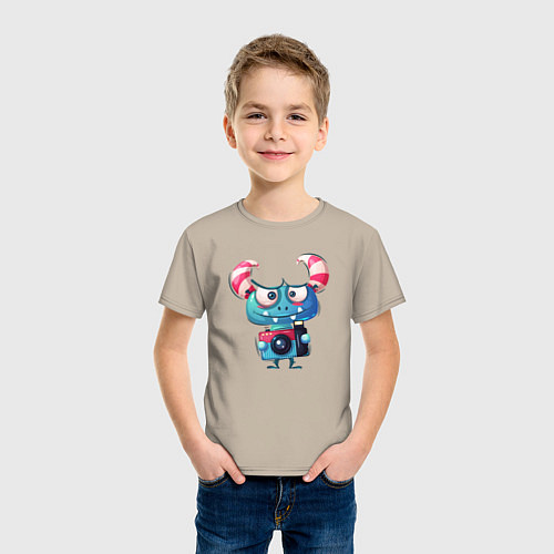 Детская футболка Маленький монстр с фотоаппаратом / Миндальный – фото 3