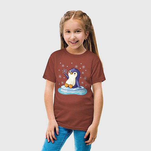 Детская футболка Пингвин на льдине / Кирпичный – фото 4