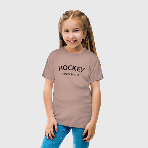 Детская футболка Hockey never alone - motto / Пыльно-розовый – фото 4