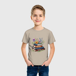 Футболка хлопковая детская Стопка книг с полевыми цветами, цвет: миндальный — фото 2
