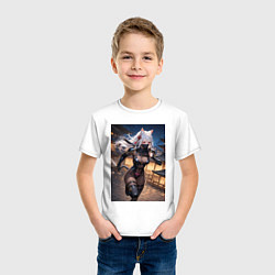Футболка хлопковая детская Кошка-ниндзя с ножами бежит в ночи, цвет: белый — фото 2