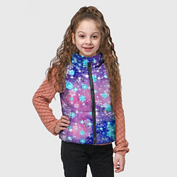Детский жилет Снежинки - морозный паттерн, цвет: 3D-красный — фото 2