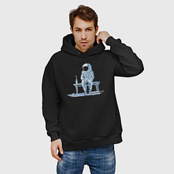 Толстовка оверсайз мужская Астронавт на скамейке, цвет: черный — фото 2