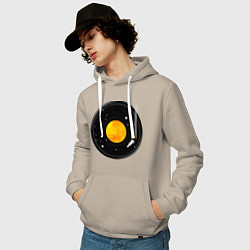 Толстовка-худи хлопковая мужская Космос в виде виниловой пластинки, цвет: миндальный — фото 2