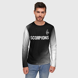 Лонгслив мужской Scorpions glitch на темном фоне: символ сверху, цвет: 3D-принт — фото 2