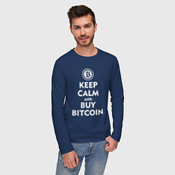 Лонгслив хлопковый мужской Keep Calm & Buy Bitcoin, цвет: тёмно-синий — фото 2