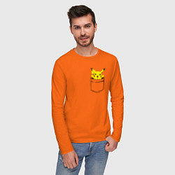 Лонгслив хлопковый мужской Пикачу в кармане цвета оранжевый — фото 2