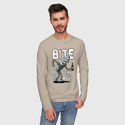 Лонгслив хлопковый мужской Bender - Bite my ass, цвет: миндальный — фото 2
