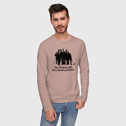 Лонгслив хлопковый мужской У моей пьющей команды проблемы с хоккеем, цвет: пыльно-розовый — фото 2