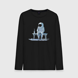 Лонгслив хлопковый мужской Астронавт на скамейке, цвет: черный