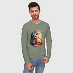 Лонгслив хлопковый мужской Веселый котик с попкорном, цвет: авокадо — фото 2