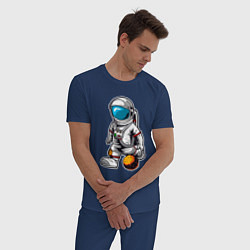 Пижама хлопковая мужская Космонавт играет планетой, цвет: тёмно-синий — фото 2