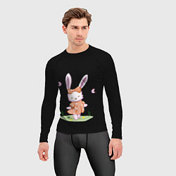 Рашгард мужской Крольчонок С Бантиком На Чёрном Фоне, цвет: 3D-принт — фото 2