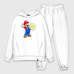 Мужской костюм оверсайз Марио держит звезду