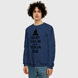 Свитшот хлопковый мужской Keep Calm & Yoga On, цвет: тёмно-синий — фото 2
