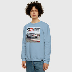 Свитшот хлопковый мужской Toyota Gazoo Racing - легендарная спортивная коман, цвет: мягкое небо — фото 2