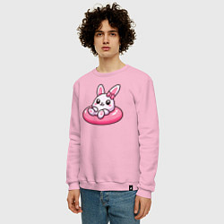 Свитшот хлопковый мужской Смешной розовый кролик в надувном круге, цвет: светло-розовый — фото 2