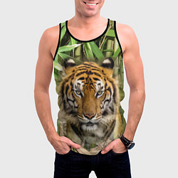 Майка-безрукавка мужская Матёрый тигр в зарослях бамбука, цвет: 3D-черный — фото 2