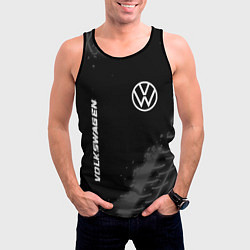 Майка-безрукавка мужская Volkswagen speed на темном фоне со следами шин: на, цвет: 3D-черный — фото 2