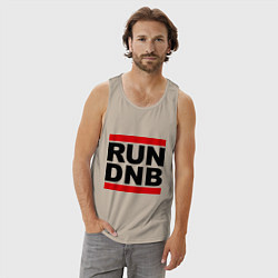 Майка мужская хлопок RUN DNB, цвет: миндальный — фото 2
