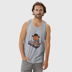 Майка мужская хлопок Аниме Такса с синтезатором, цвет: меланж — фото 2
