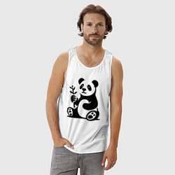 Майка мужская хлопок Сидящая панда с бамбуком в лапе, цвет: белый — фото 2