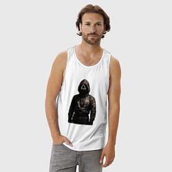 Майка мужская хлопок Игра в кальмара - черный страж, цвет: белый — фото 2