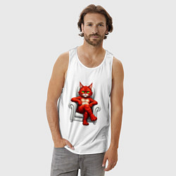 Майка мужская хлопок Красный кот сидит в белом кресле, цвет: белый — фото 2