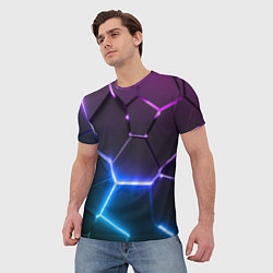 Футболка мужская Фиолетовый градиент - неоновые геометрические плит, цвет: 3D-принт — фото 2