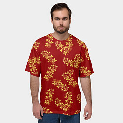 Футболка оверсайз мужская Золотые веточки на ярко красном фоне, цвет: 3D-принт — фото 2