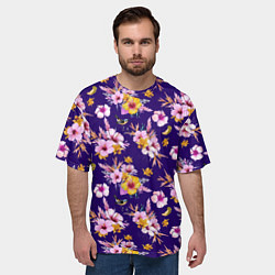 Футболка оверсайз мужская Цветы Разноцветные Гибискус и Ирисы На Синем Фоне, цвет: 3D-принт — фото 2