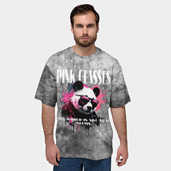 Футболка оверсайз мужская Панда в розовых очках на сером фоне, цвет: 3D-принт — фото 2