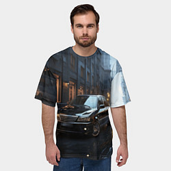 Футболка оверсайз мужская Автомобиль на сумрачной улице, цвет: 3D-принт — фото 2
