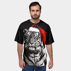 Футболка оверсайз мужская Тигр в красном колпаке Деда Мороза, цвет: 3D-принт — фото 2