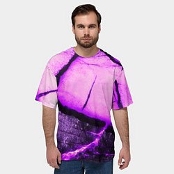 Футболка оверсайз мужская Трещины на абстрактном фиолетовом фоне, цвет: 3D-принт — фото 2