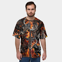 Футболка оверсайз мужская Гладиатор и минотавр на фоне огня мечей и щитов, цвет: 3D-принт — фото 2