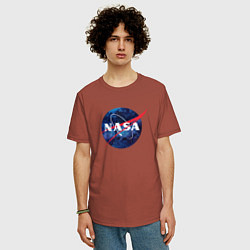 Футболка оверсайз мужская NASA: Cosmic Logo, цвет: кирпичный — фото 2