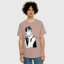 Футболка оверсайз мужская Одри Хепбернхлопок, цвет: пыльно-розовый — фото 2