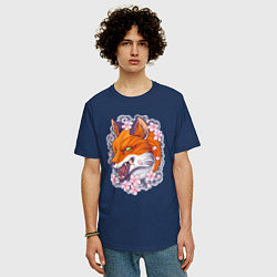 Футболка оверсайз мужская Лиса и сакура, цвет: тёмно-синий — фото 2