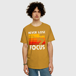 Футболка оверсайз мужская Never lose focus, цвет: горчичный — фото 2